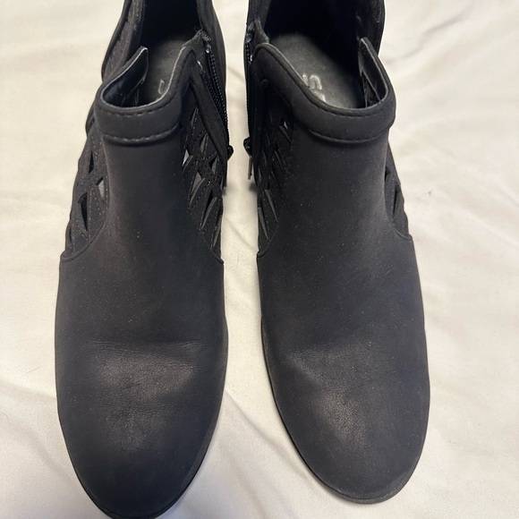 Womens  Stacked Block Heel Ankle Booties - Picture 3 of 5